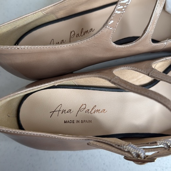 ANA PALMA
Made In Spain Patent Leather Dual Strap Mary Jane Heels 10.5/Euro 41 - Picture 9 of 12